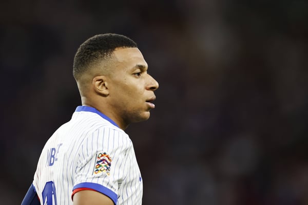 当晚，基利安·姆巴佩 (Kylian Mbappé) 贡献了一粒进球和一次助攻。/ IMAGO/ANP