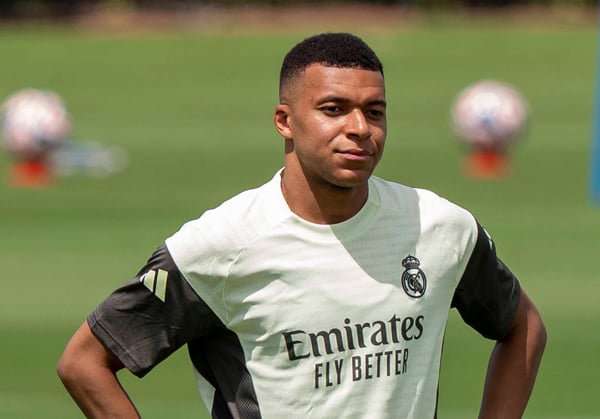 基利安·姆巴佩 (Kylian Mbappé) 从一场重病中康复，赶上了淘汰赛。/ IMAGO/HMB-Media