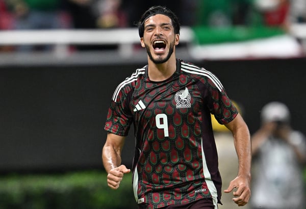 去年十月,墨西哥队击败了美国国家男子足球队。/ IMAGO/Agencia-MexSport